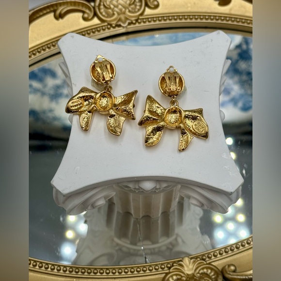 🆕 OSCAR DE LA RENTA 🧿 NWOT Gilded Gold Bow Clip-On Earrings - Picture 10 of 14